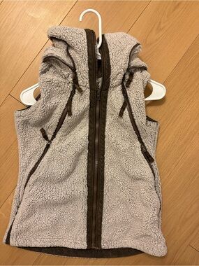 Kuhl Women's Cream Sherpa Fleece Vest with Brown Trim